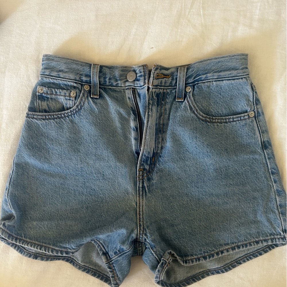 Levi’s High Loose Jean Shorts Size 25 Vintage Wash